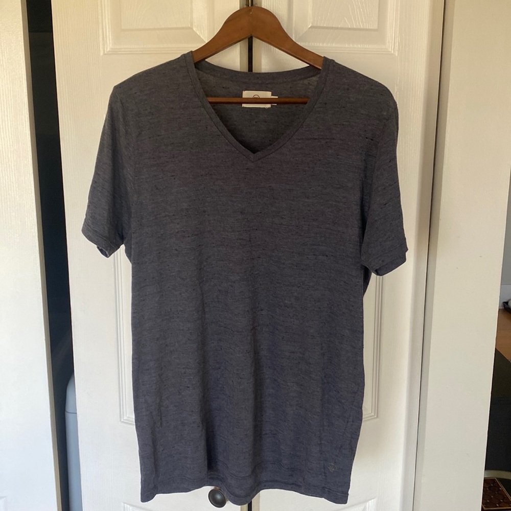 AG mens v neck shirt size medium